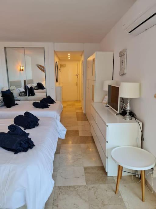 Frontline With Sea Views And Rooftop Pool Apartment