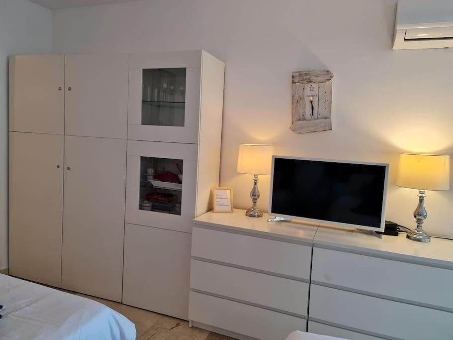 Frontline With Sea Views And Rooftop Pool