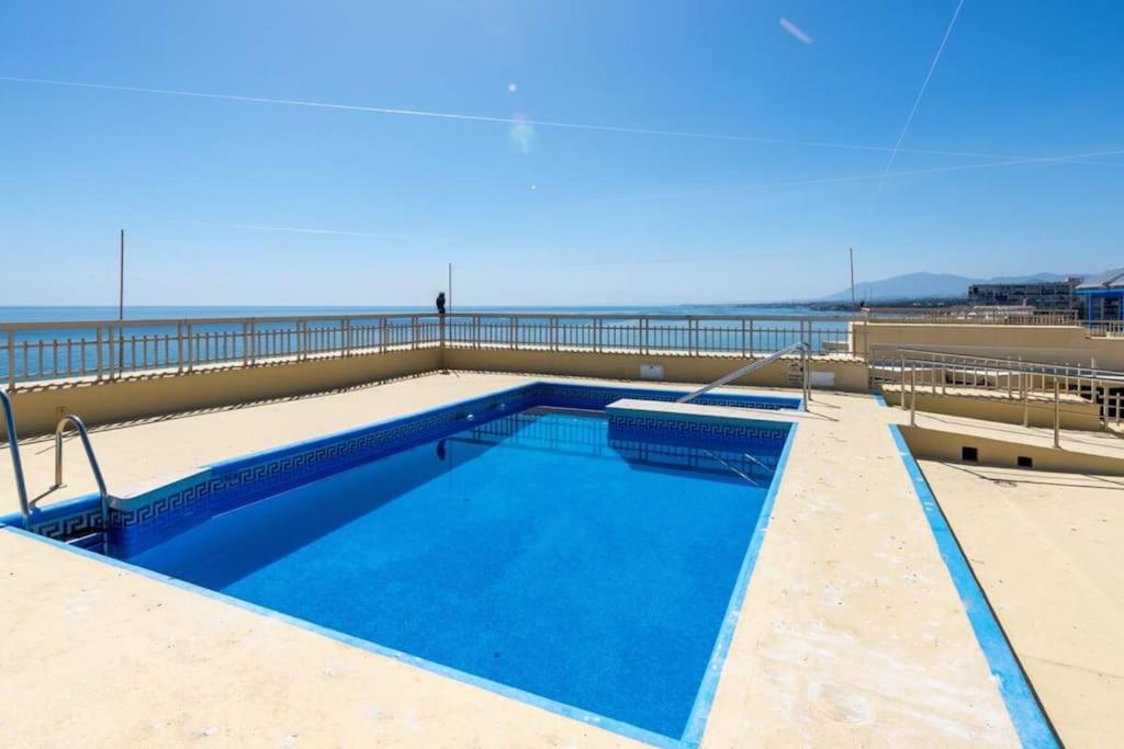 Frontline With Sea Views And Rooftop Pool Marbella